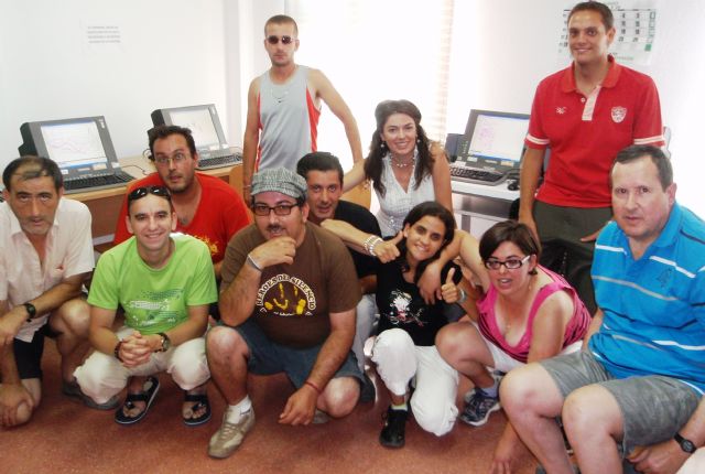 Un total de 17 usuarios del Servicio Municipal de Apoyo Psocisocial participan en un curso de informática del proyecto RAITOTANA - 1, Foto 1