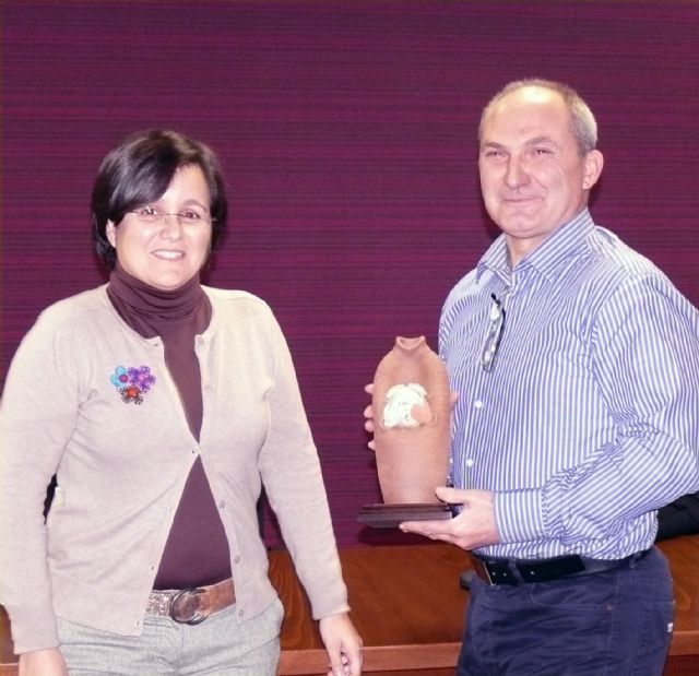 La voluntaria Ana Cahigüela y Amfiju recogieron, este año, el reconocimiento a la labor solidaria - 1, Foto 1