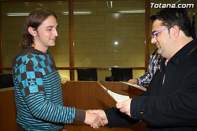 Entrega de diploma de cursos formativos de Proyecto Labor - 11