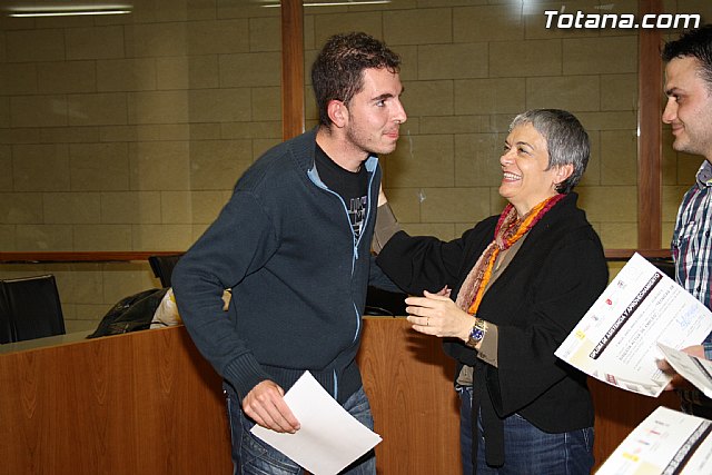 Entrega de diploma de cursos formativos de Proyecto Labor - 12