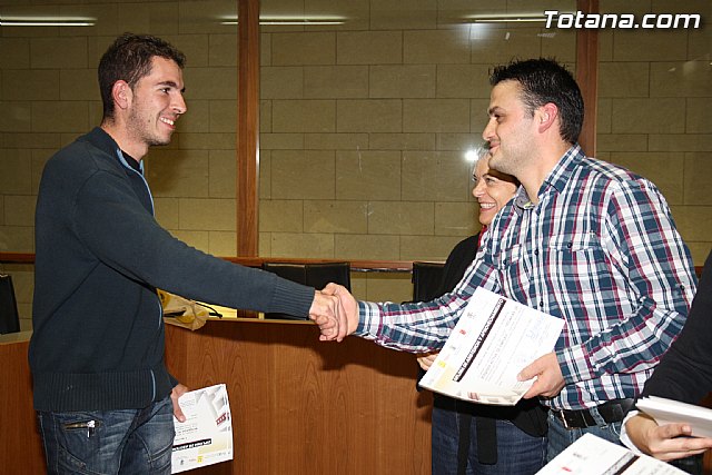 Entrega de diploma de cursos formativos de Proyecto Labor - 13