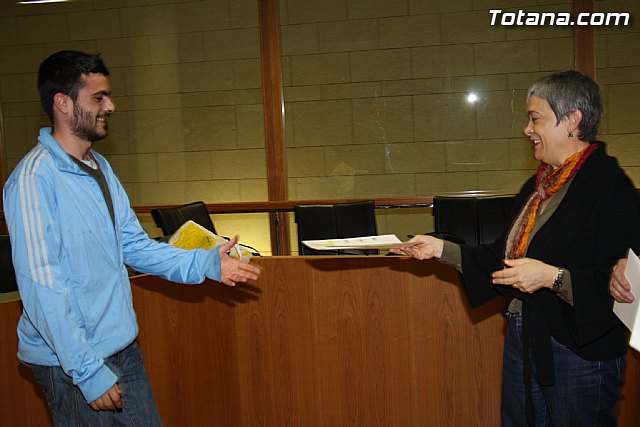 Entrega de diploma de cursos formativos de Proyecto Labor - 16