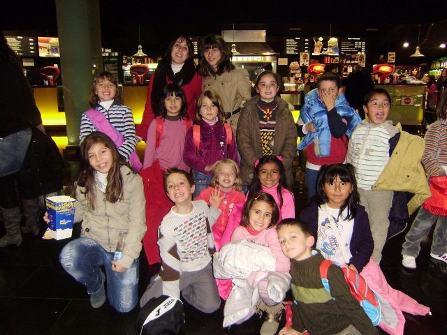 More than fifty children from the five Edutec of Totana enjoyed an evening of film in 3D animation in Murcia, Foto 2