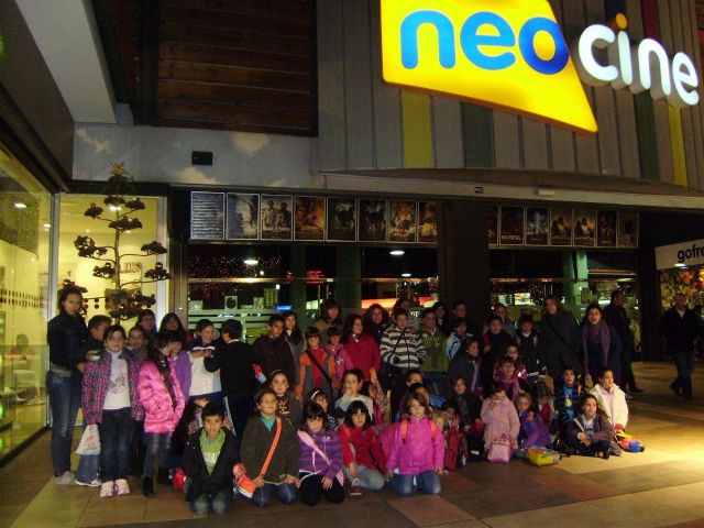 Más de cincuenta niños de las cinco edutecas de Totana disfrutaron de una tarde de cine en animación en 3D en Murcia - 5, Foto 5