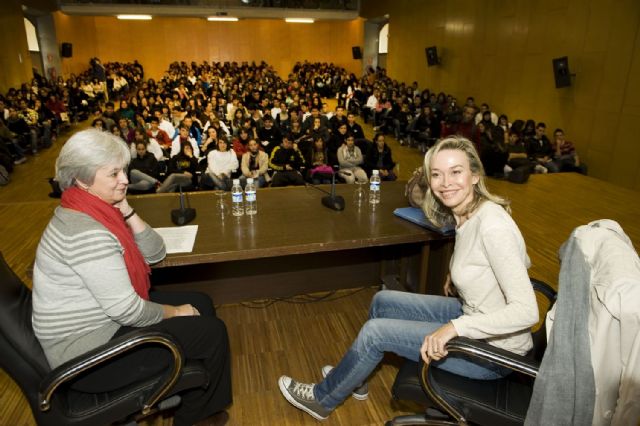 La obra candidata al Premio Mandarache, Esperando a Robert Capa, será llevada al cine en 2012 - 1, Foto 1