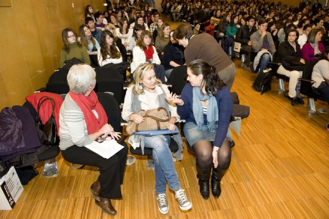 La obra candidata al Premio Mandarache, Esperando a Robert Capa, será llevada al cine en 2012 - 2, Foto 2