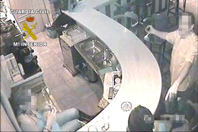 La Guardia Civil detiene en Santomera a una persona por el atraco a un establecimiento público - 1, Foto 1