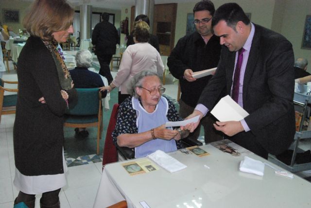 Autoridades municipales visitan el hospital Virgen del Alcázar y la residencia Caser - 1, Foto 1