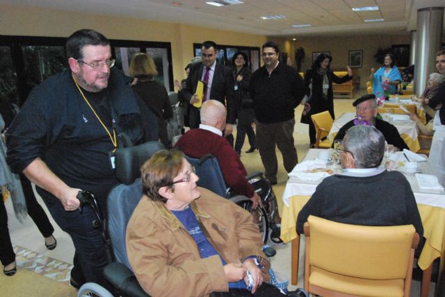 City officials visiting the hospital "Virgen del Alczar" and residence "home", Foto 2