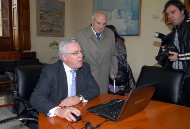 La Universidad de Murcia felicita la Navidad con una pintura de Falgas sobre el Nacimiento de Salzillo - 1, Foto 1