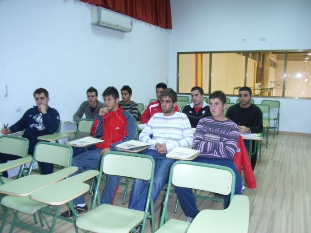 El concejal de Deportes inaugura el curso de formación de entrenadores de fútbol - 1, Foto 1
