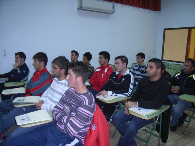 El concejal de Deportes inaugura el curso de formación de entrenadores de fútbol, Foto 4
