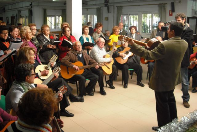 Los mayores torreños ya disfrutan de su tradicional Belén - 2, Foto 2