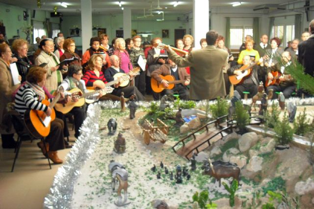 Los mayores torreños ya disfrutan de su tradicional Belén - 4, Foto 4