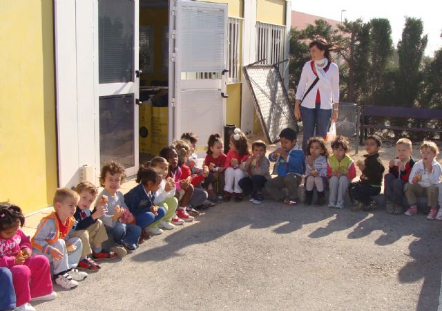 El ayuntamiento informa sobre la importancia del reciclaje doméstico con la campaña Reciclar, saber y ganar - 2, Foto 2