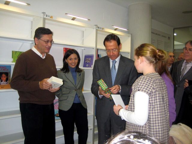 El Alcalde Cámara inaugura una biblioteca que se convertirá en referente cultural, educativo y de entretenimiento en Santiago el Mayor - 1, Foto 1