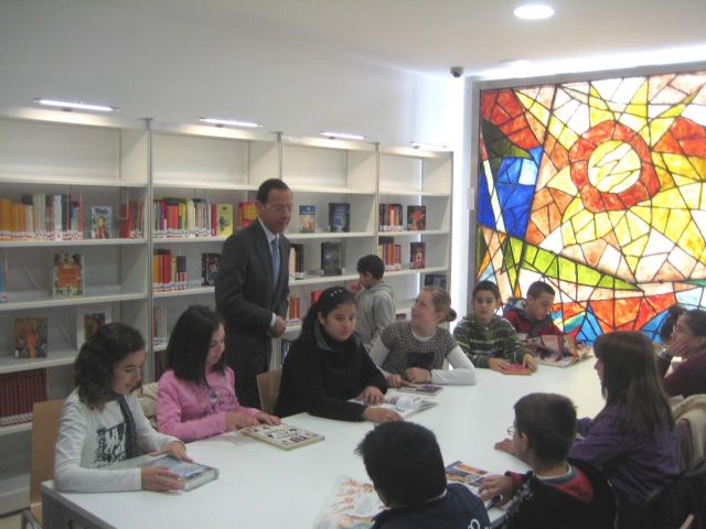 El Alcalde Cámara inaugura una biblioteca que se convertirá en referente cultural, educativo y de entretenimiento en Santiago el Mayor - 3, Foto 3