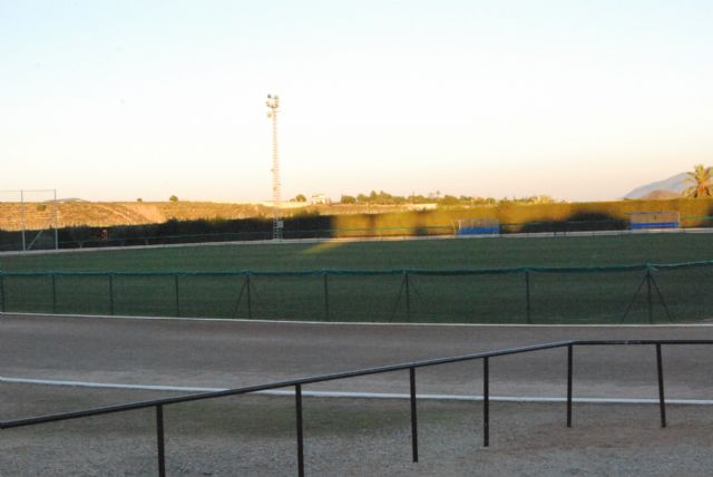 Más de 500 jugadores que forman parte de la liga Juega limpio disfrutarán del nuevo campo de césped natural del Polideportivo 6 de Diciembre - 1, Foto 1
