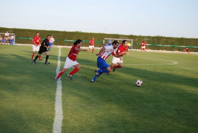Más de 500 jugadores que forman parte de la liga Juega limpio disfrutarán del nuevo campo de césped natural del Polideportivo 6 de Diciembre - 2, Foto 2