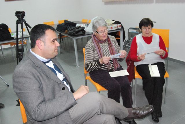 El alcalde de Totana y el concejal de Bienestar Social felicitan la Navidad a los usuarios del Centro de Personas Mayores de Paretón-Cantareros - 3, Foto 3