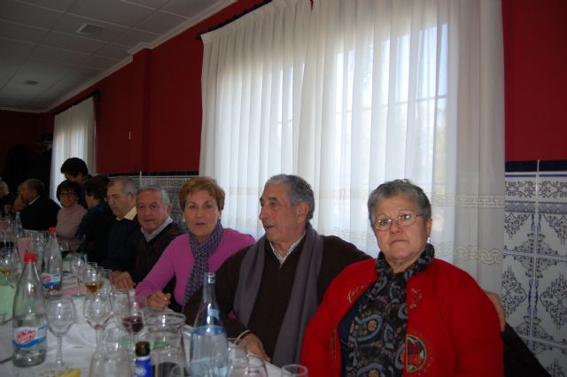 Casi 200 miembros de la Asociación de la Tercera Edad de Alguazas celebran una comida navideña - 1, Foto 1