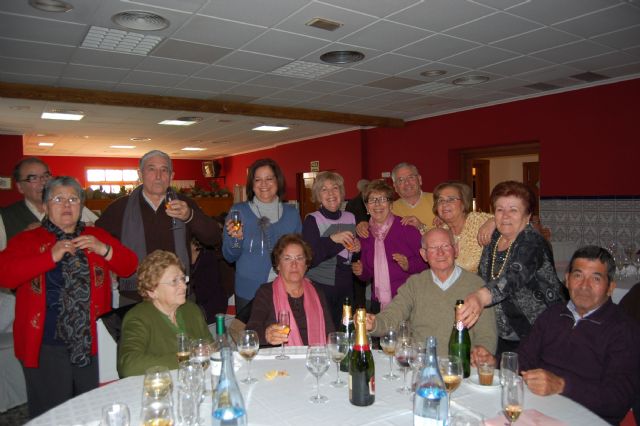 Casi 200 miembros de la Asociación de la Tercera Edad de Alguazas celebran una comida navideña - 3, Foto 3