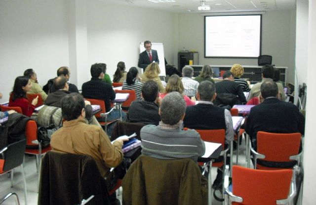 Los empleados públicos se forman en Las Torres de Cotillas sobre la ley Omnibus - 1, Foto 1