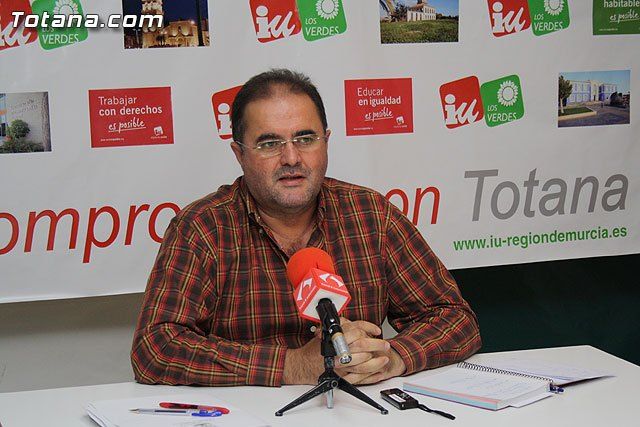 IU en Totana llama a los trabajadores a movilizarse contra las reformas del Gobierno y por una salida social a la crisis, Foto 1