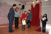 Bascuñana entrega los diplomas del concurso de tarjetas de Navidad organizado por el Centro Ocupacional de Espinardo