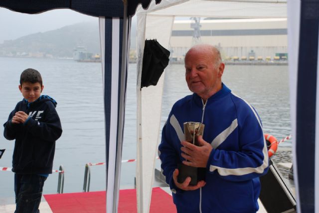 40 valientes desafían al frío en la VI Travesía a Nado en el Puerto de Cartagena - 3, Foto 3