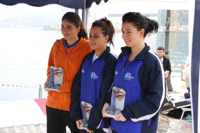 40 valientes desafían al frío en la VI Travesía a Nado en el Puerto de Cartagena - 5, Foto 5