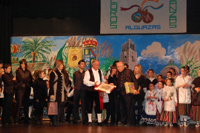 El grupo de coros y danzas El Molinico Alguaceño y la banda de gaitas Amigos de Rusadir actúan en el Cine Teatro de Alguazas - 1, Foto 1