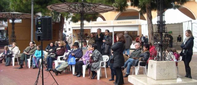 Éxito de la Feria de Mayores y Discapacitados a pesar de la lluvia - 1, Foto 1