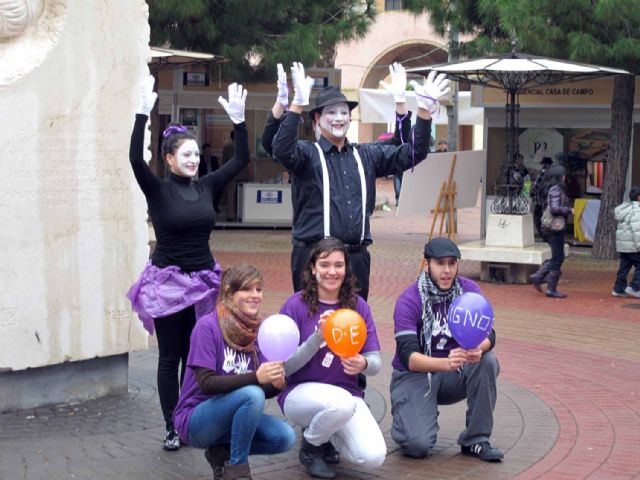 Éxito de la Feria de Mayores y Discapacitados a pesar de la lluvia - 2, Foto 2