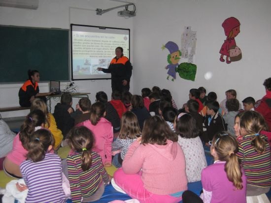Protección Civil enseña a los niños del colegio Guadalentín, del Paretón, el Plan de Emergencias ante situaciones de riesgo por un terremoto, Foto 5