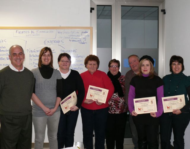 Varias asociaciones de vecinos han participado en un curso de gestión y dinamización de sus colectivos - 1, Foto 1