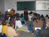 Protección Civil enseña a los niños del colegio Guadalentín, del Paretón, el Plan de Emergencias ante situaciones de riesgo por un terremoto