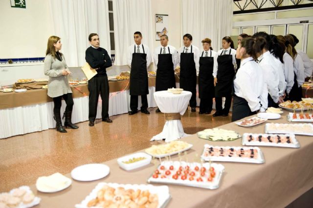 Dieciséis inmigrantes ya son camareros profesionales gracias a los Servicios Sociales - 3, Foto 3