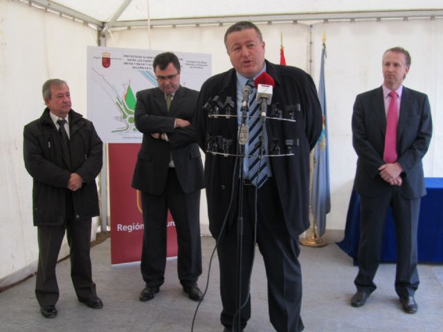 Colocan la primera piedra en la nueva rotonda de acceso al polígono industrial de La Unión - 2, Foto 2