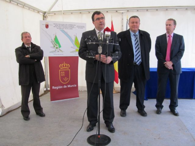 Colocan la primera piedra en la nueva rotonda de acceso al polígono industrial de La Unión - 3, Foto 3