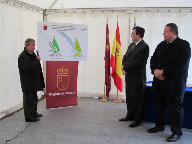 Colocan la primera piedra en la nueva rotonda de acceso al polígono industrial de La Unión - 4, Foto 4