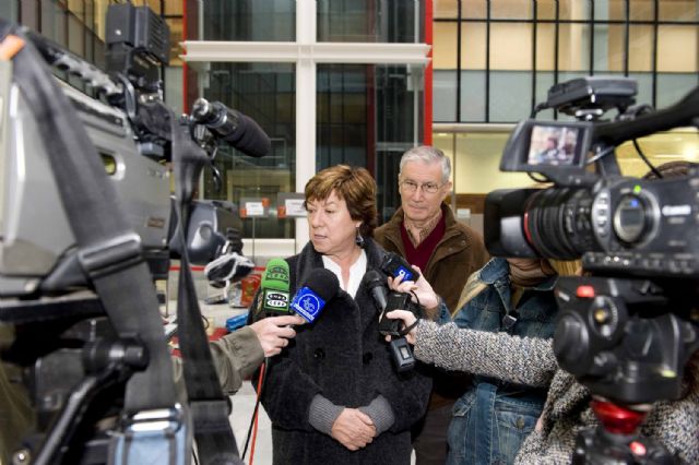 La alcaldesa echa una mano a los Reyes Magos con la recogida de juguetes en San Miguel - 4, Foto 4