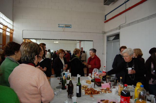 Finaliza la gimnasia gerontológica con un desayuno navideño en Alguazas - 1, Foto 1