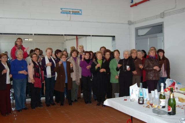 Finaliza la gimnasia gerontológica con un desayuno navideño en Alguazas - 2, Foto 2