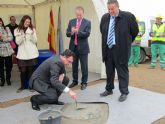 Colocan la primera piedra en la nueva rotonda de acceso al polgono industrial de La Unin