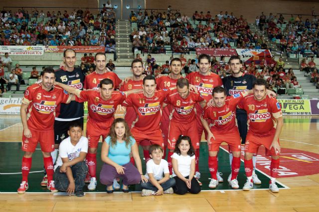 La plantilla de ElPozo Murcia FS colabora con ASPANPAL en el calendario 2011 - 2, Foto 2