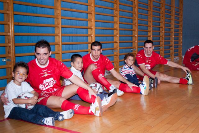 La plantilla de ElPozo Murcia FS colabora con ASPANPAL en el calendario 2011 - 4, Foto 4