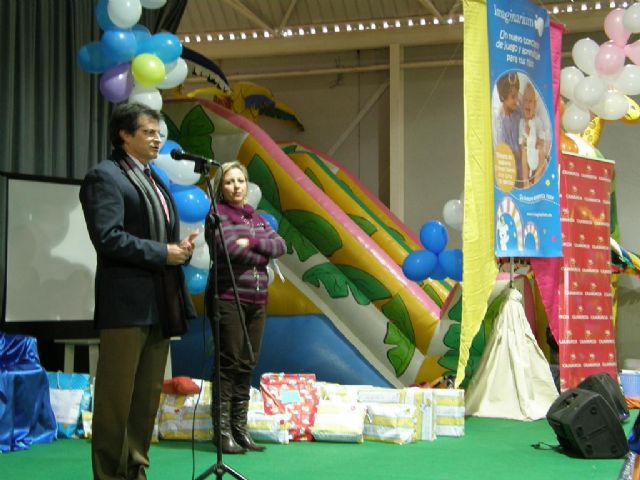 Los Reyes Magos entregan a los más de 250 niños y niñas del Centro Municipal de Atención Temprana de Lorca sus regalos de Navidad - 1, Foto 1