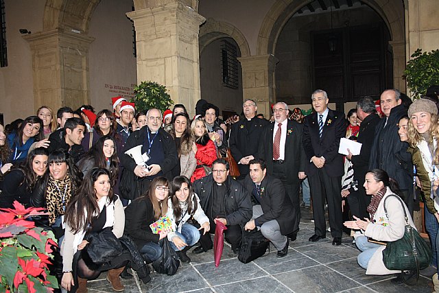 Los alumnos de la UCAM felicitan la Navidad al Obispo de Cartagena - 1, Foto 1