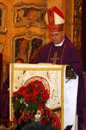 El Pastor de la Diócesis preside la Misa de Navidad de la UCAM - 2, Foto 2